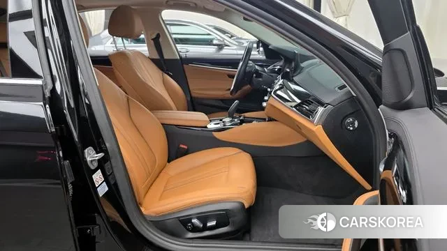 BMW 5 Series (G30) 2020 Черный из Кореи, фото 2