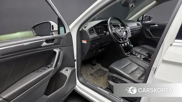 Volkswagen Tiguan second Generation 2018 Белый из Кореи, фото 2