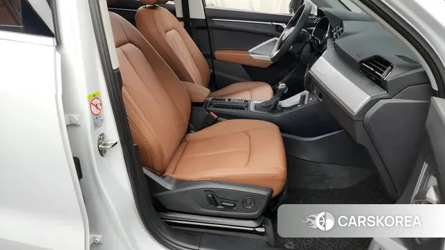 Audi Q3 (F3) 2025 Белый из Кореи, фото 2