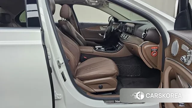 Mercedes-Benz E-Class W213 2018 Белый из Кореи, фото 2