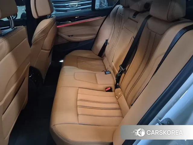 BMW 5 Series (G30) 2021 Белый из Кореи, фото 2