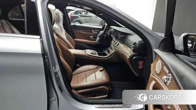 Mercedes-Benz E-Class W213 2021 Серебряный из Кореи, фото 2