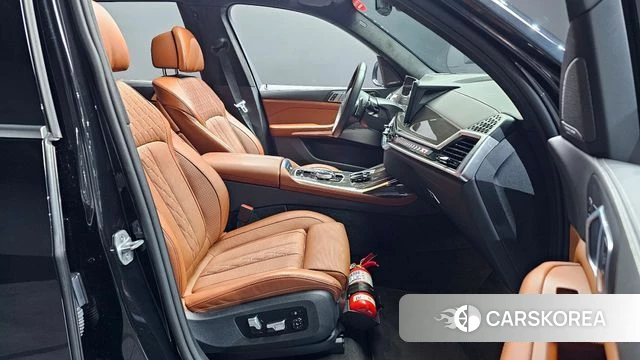 BMW X7 (G07) 2024 Черный из Кореи, фото 2