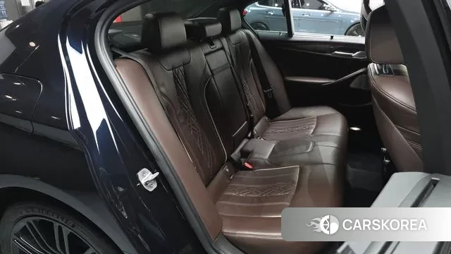 BMW 5 Series (G30) 2018 Черный из Кореи, фото 2