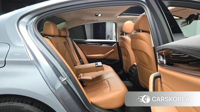 BMW 5 Series (G30) 2020 Серебристо-серый из Кореи, фото 2