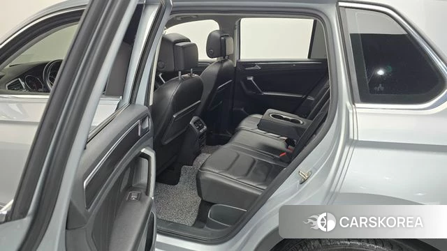 Volkswagen Tiguan second Generation 2018 Серебряный из Кореи, фото 2
