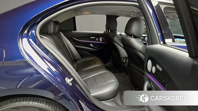 Mercedes-Benz E-Class W213 2018 Синий из Кореи, фото 2