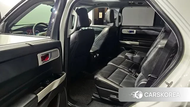 Ford Explorer 6th Generation 2022 Белый из Кореи, фото 2