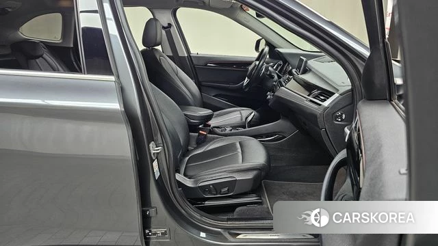 BMW X1 (F48) 2022 Серый из Кореи, фото 2