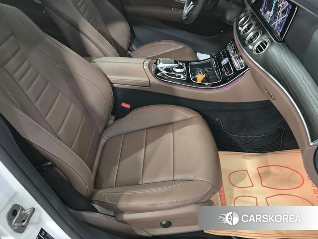 Mercedes-Benz E-Class W213 2020 Белый из Кореи, фото 2