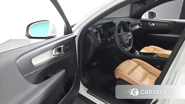 Volvo XC40 2020 Белый из Кореи, фото 2
