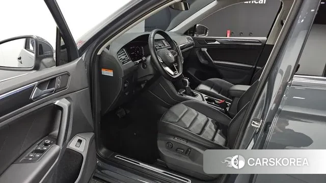 Volkswagen Tiguan second Generation 2023 Серый из Кореи, фото 2