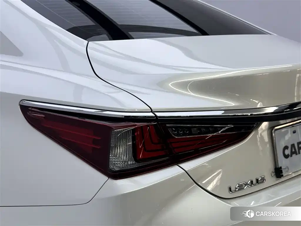 Lexus ES 2024 Белый из Китая, фото 2