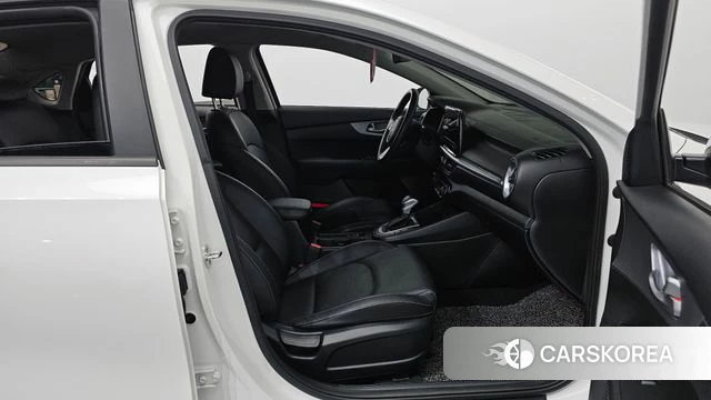Kia The New K3 2nd generation 2021 Белый из Кореи, фото 2