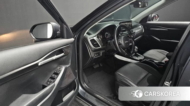 Kia Seltos 2022 Серый из Кореи, фото 2