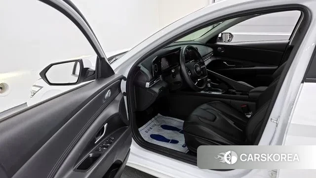 Hyundai The New Avante (CN7) 2023 Белый из Кореи, фото 2