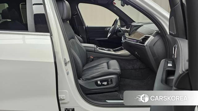 BMW X7 (G07) 2024 Белый из Кореи, фото 2