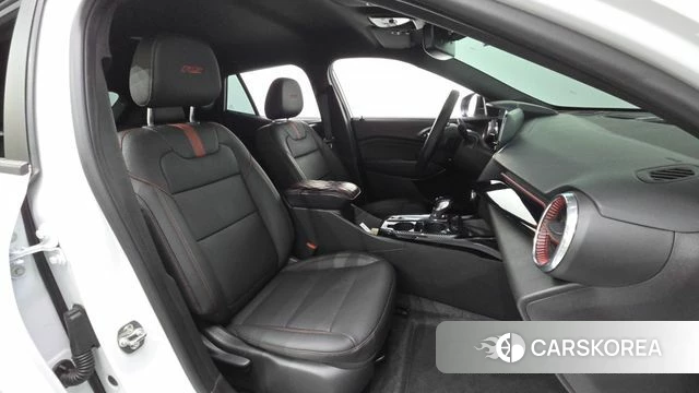 Chevrolet (GM Daewoo) Trax Crossover 2024 Белый из Кореи, фото 2