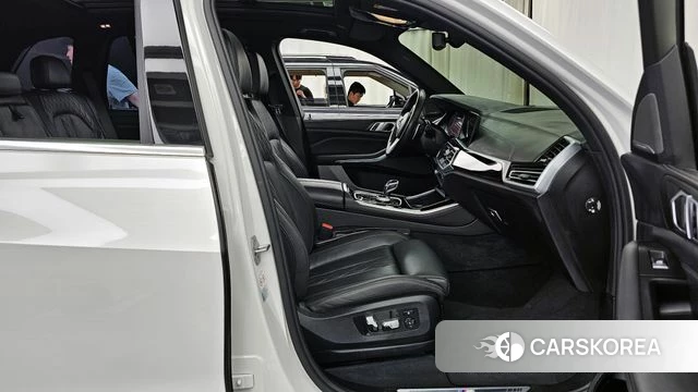BMW X5 (G05) 2023 Белый из Кореи, фото 2