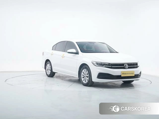 Volkswagen Bora 2022 Белый из Китая, фото 2