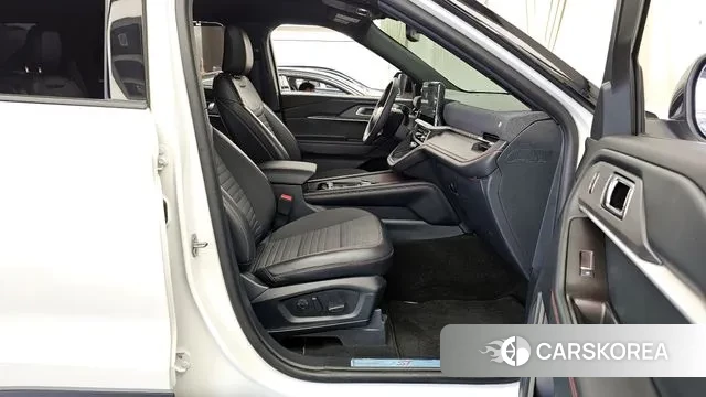 Ford Explorer 6th Generation 2025 Белый из Кореи, фото 2