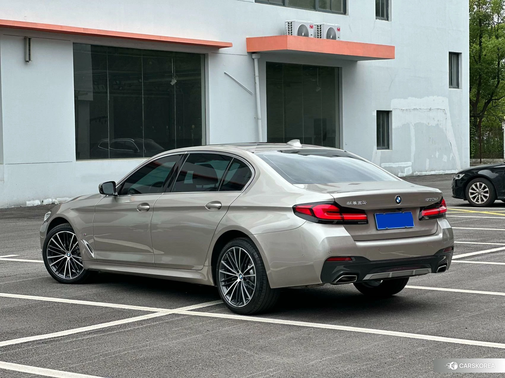 BMW 5 series 2020 Серебристо-серый из Китая, фото 2
