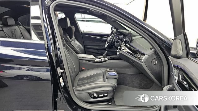 BMW 5 Series (G30) 2021 Черный из Кореи, фото 2