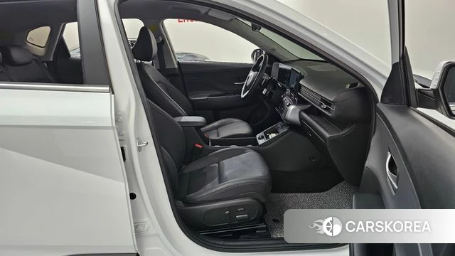 Hyundai Kona (SX2) 2025 Белый из Кореи, фото 2