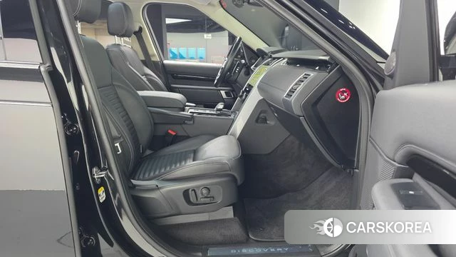 Land Rover Discovery 5 2021 Черный из Кореи, фото 2