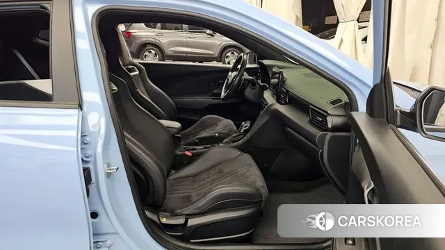 Hyundai Veloster (JS) 2021 Светло-серебряный цвет из Кореи, фото 2