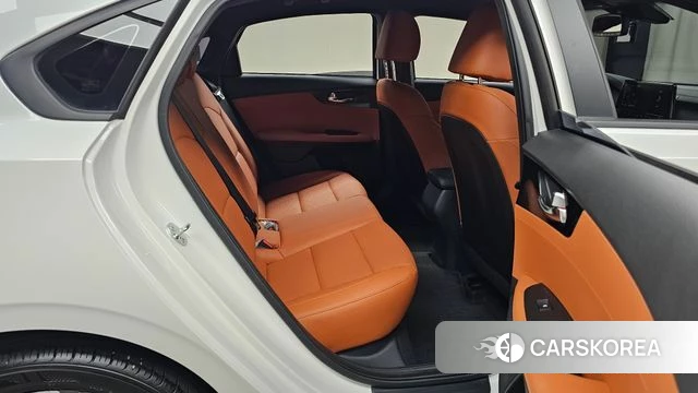 Kia The New K3 2nd generation 2024 Белый из Кореи, фото 2