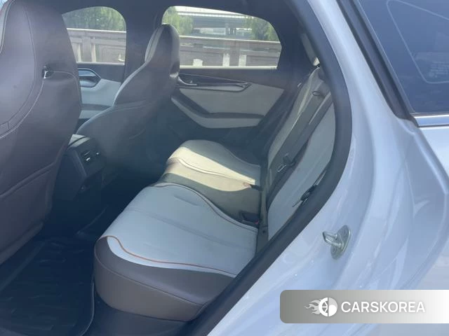 BYD Qin PLUS DM 2023 Белый из Китая, фото 2
