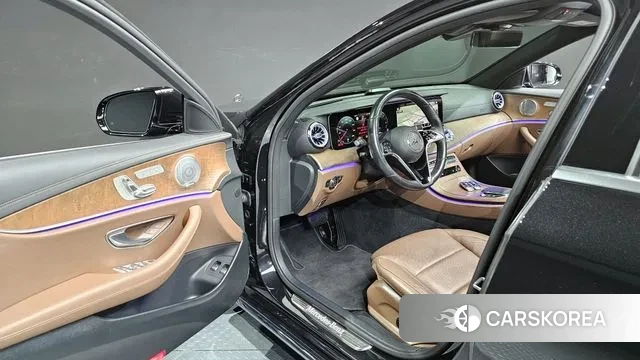 Mercedes-Benz E-Class W213 2021 Черный из Кореи, фото 2