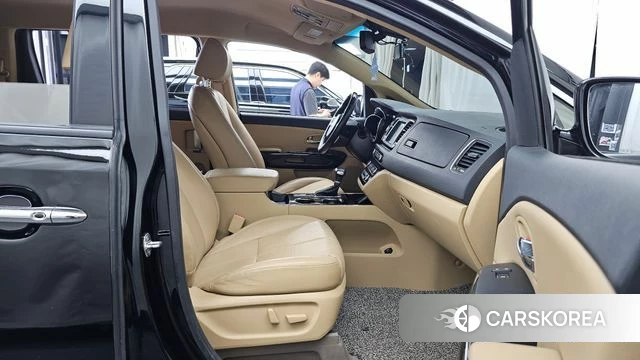 Kia The New Carnival 2018 Черный из Кореи, фото 2