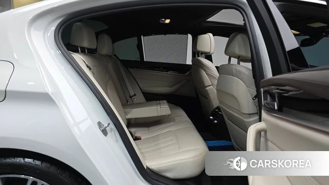 BMW 5 Series (G30) 2019 Белый из Кореи, фото 2