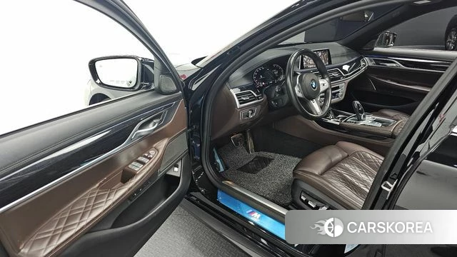 BMW 7 Series (G11) 2020 Черный из Кореи, фото 2