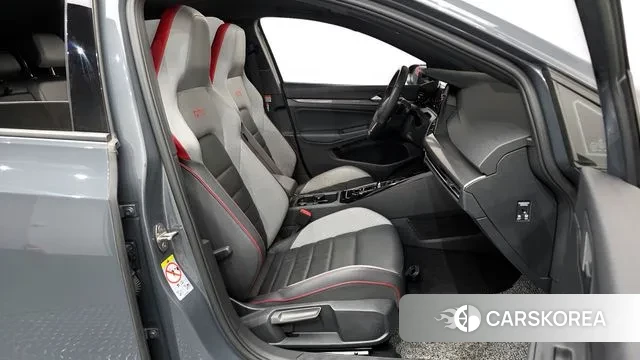 Volkswagen Golf 8th Generation 2023 Серый из Кореи, фото 2