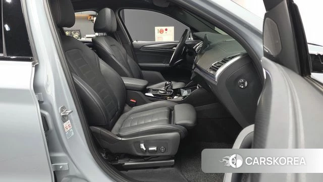 BMW X4 (G02) 2023 Серебристо-серый из Кореи, фото 2