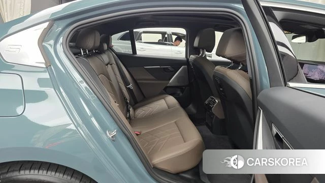 BMW 5 Series (G60) 2024 Серебристо-серый из Кореи, фото 2