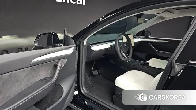 Tesla Model Y 2024 Белый из Кореи, фото 2