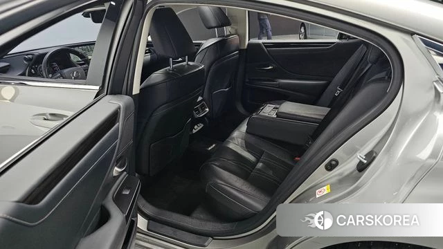 Lexus ES300h 7th generation 2018 Серебристо-серый из Кореи, фото 2