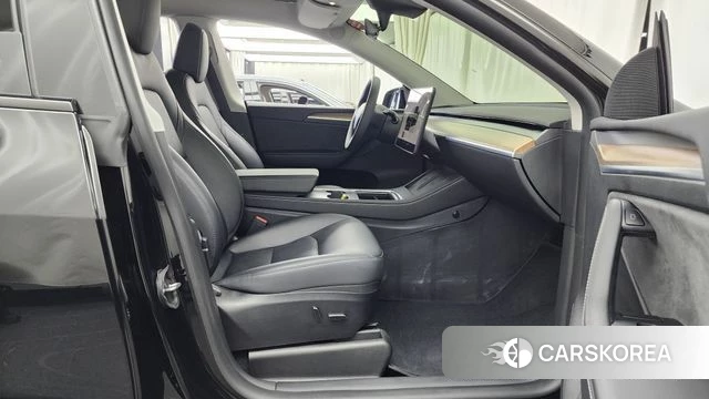 Tesla Model Y 2024 Черный из Кореи, фото 2