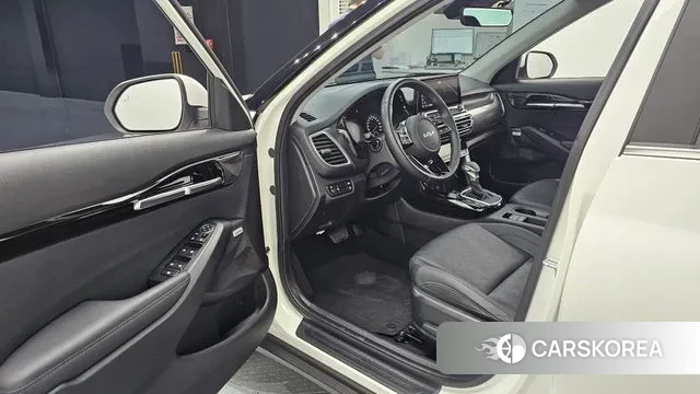 Kia Seltos 2022 Белый из Кореи, фото 2