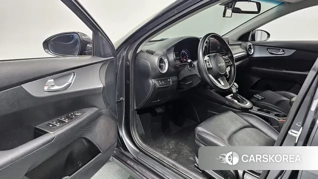 Kia The New K3 2nd generation 2022 Серый из Кореи, фото 2