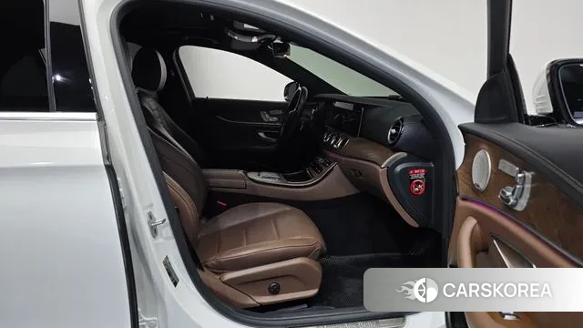 Mercedes-Benz E-Class W213 2021 Белый из Кореи, фото 2