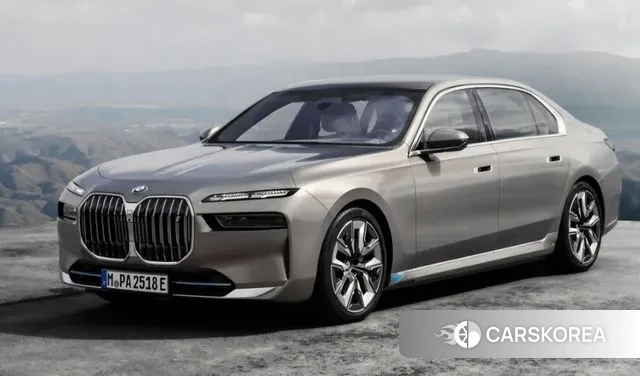 BMW 7 Series (G70) 2023 Серебристо-серый из Кореи, фото 2