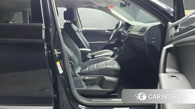 Volkswagen Tiguan second Generation 2018 Черный из Кореи, фото 2