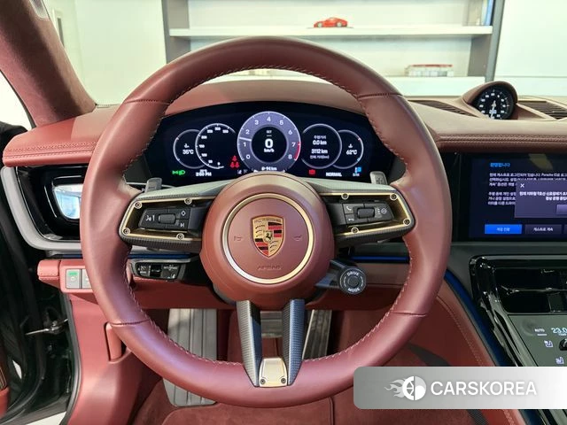 Porsche Panamera (976) 2025 Темно-зеленый из Кореи, фото 2