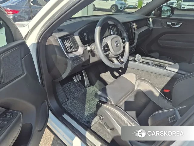 Volvo XC60 second Generation 2020 Белый из Кореи, фото 2