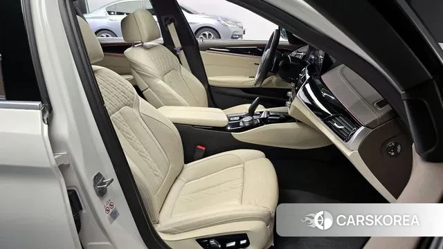 BMW 5 Series (G30) 2019 Белый из Кореи, фото 2